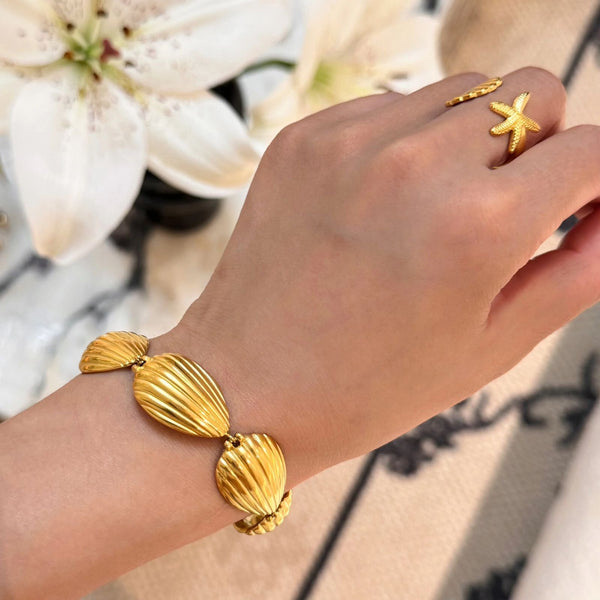 18k Gold Plated Chunky Shell Bracelet